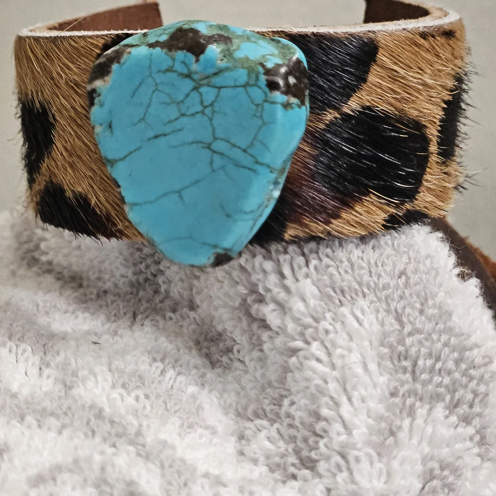 SANDRA LING.Genuine hair on hide Leopard Print Bracelet with Turquoise Stone. - Picture 1 of 2